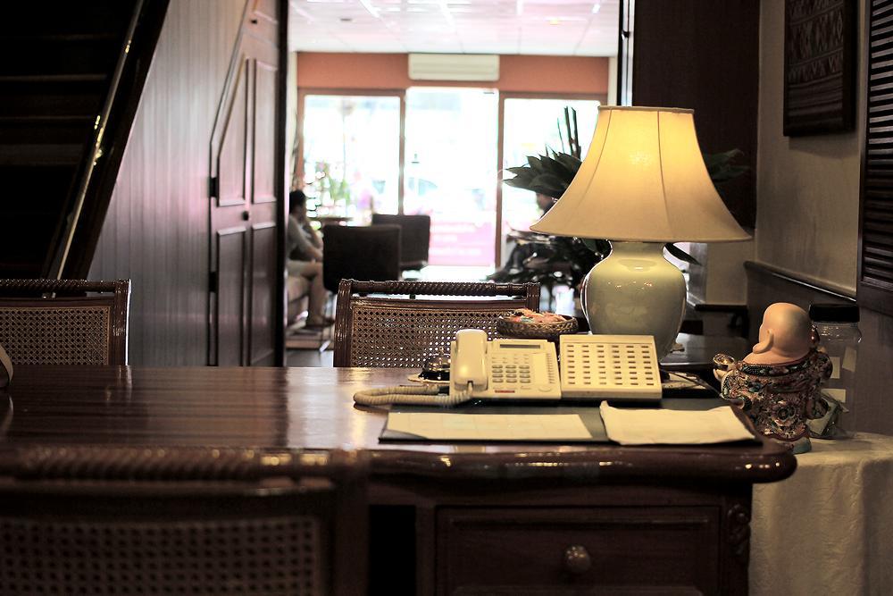 Travel Lodge Surawong (Adults Only) Bangkok Extérieur photo