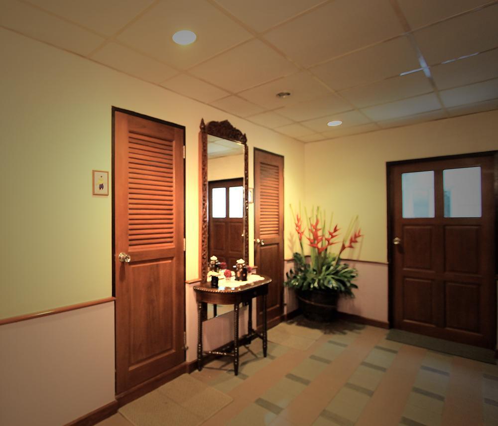 Travel Lodge Surawong (Adults Only) Bangkok Extérieur photo