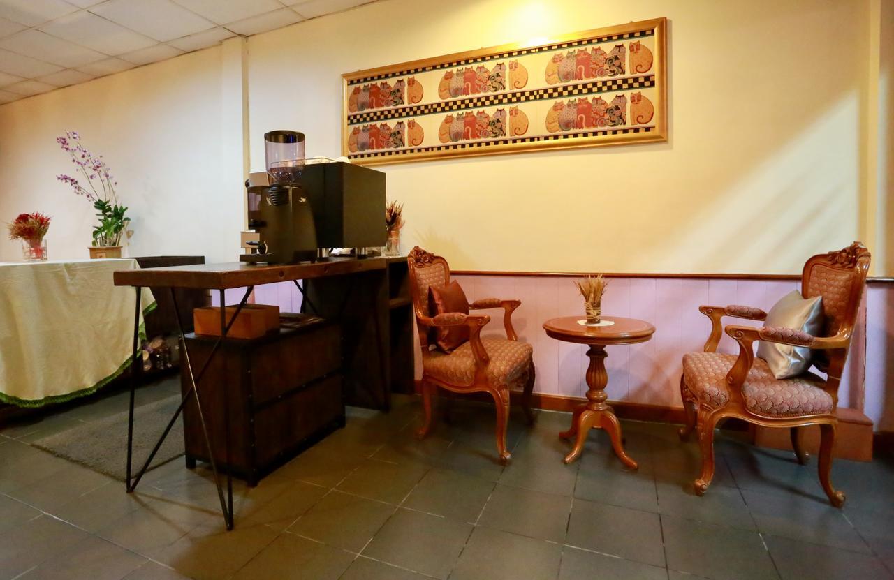Travel Lodge Surawong (Adults Only) Bangkok Extérieur photo