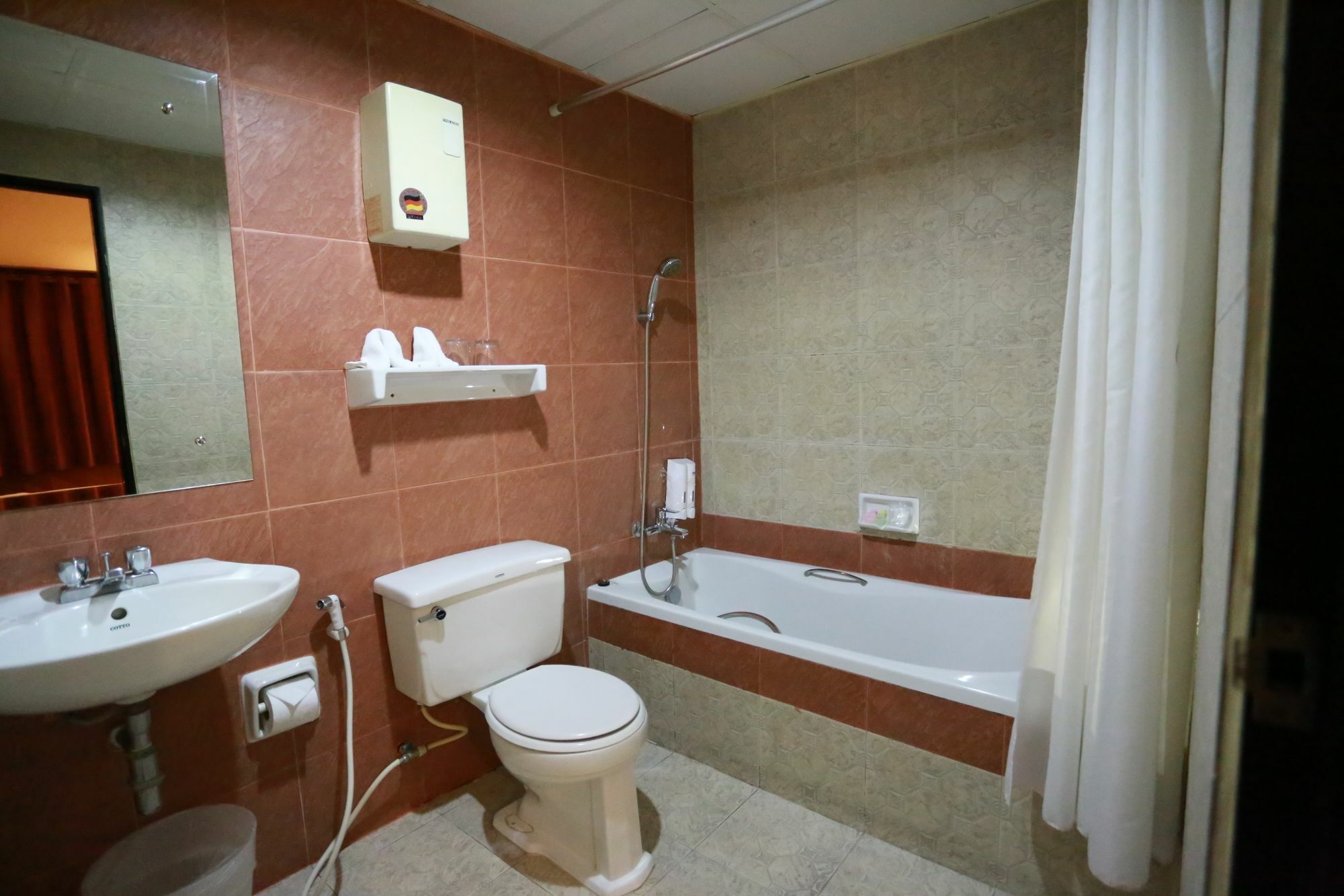 Travel Lodge Surawong (Adults Only) Bangkok Extérieur photo