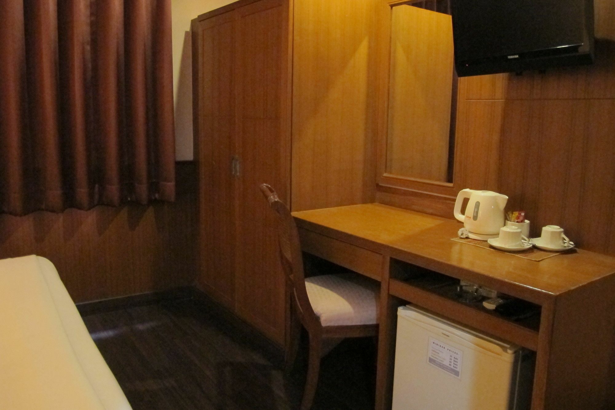 Travel Lodge Surawong (Adults Only) Bangkok Extérieur photo
